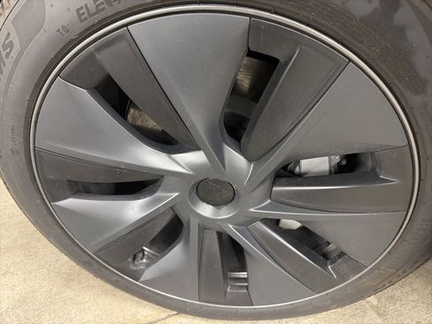 Used 2025 Tesla Model Y Long Range image 6