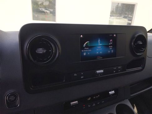 Used 2024 Mercedes-Benz Sprinter 3500 image 6