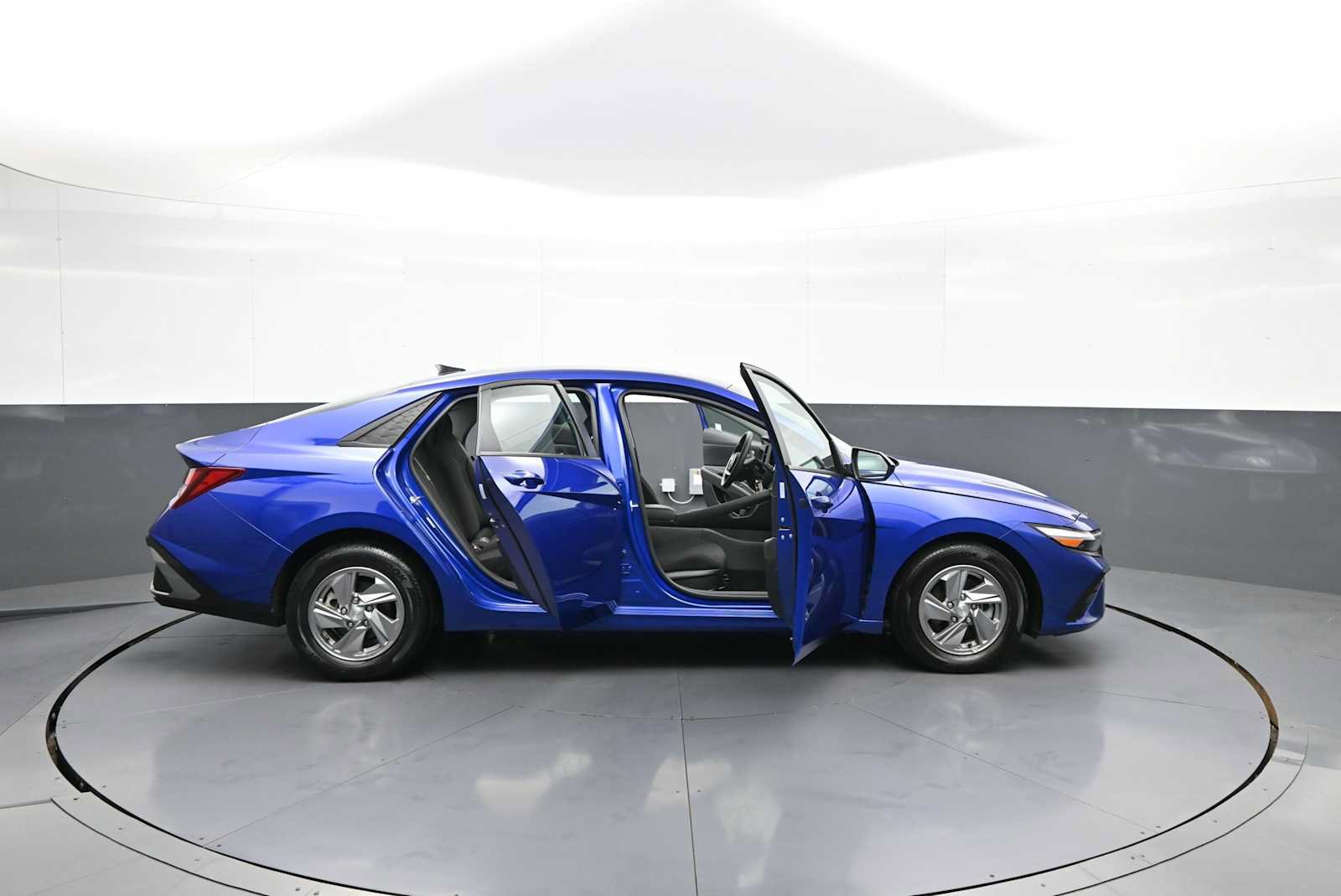 Certified 2025 Hyundai Elantra SE w/ Cargo Package FWD image 40