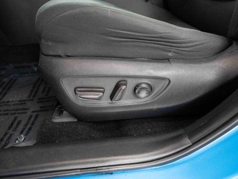Used 2019 Toyota RAV4 XLE FWD image 12