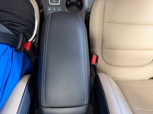 Used 2022 Ford Escape Titanium w/ Class II Trailer Tow Package image 36