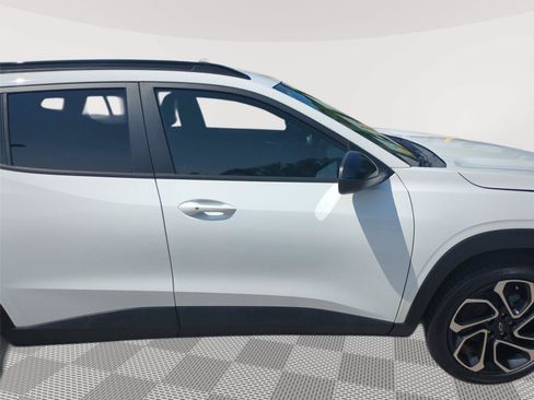 Used 2024 Chevrolet Trax RS w/ Sunroof Package FWD image 35