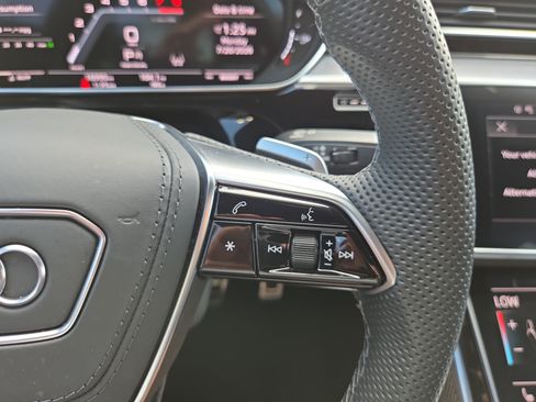 Used 2025 Audi S8 AWD/4WD image 13