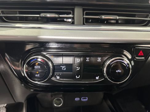 Used 2025 Chevrolet Trax LT w/ LT Convenience Package image 31