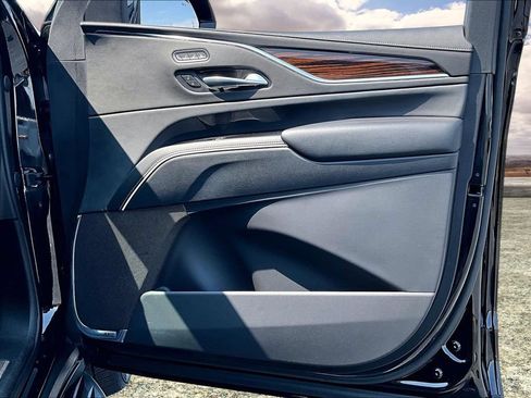 Used 2023 Cadillac Escalade Premium Luxury RWD image 29