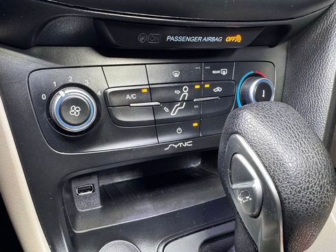 Used 2018 Ford Focus SE FWD image 31