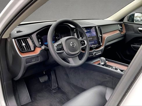 Certified 2023 Volvo XC60 B5 Plus w/ Protection Package Premier image 16