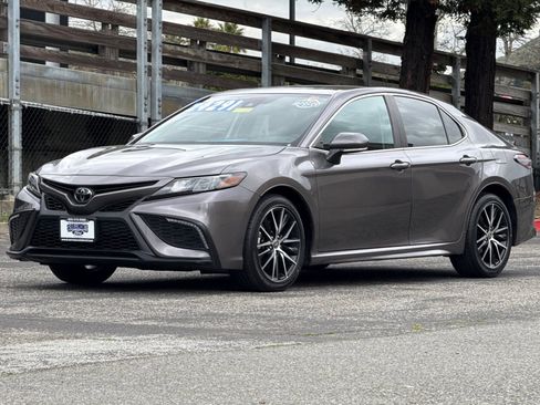 Used 2023 Toyota Camry SE image 8