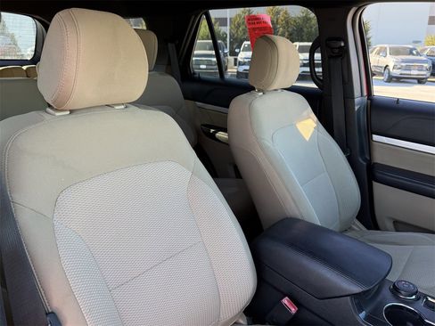 Used 2016 Ford Explorer XLT w/ Equipment Group 201A image 21