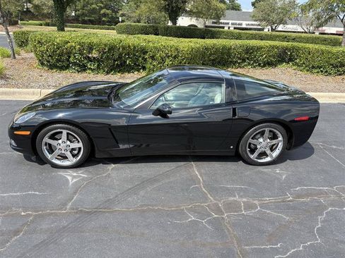 Used 2006 Chevrolet Corvette Coupe w/ Preferred Equipment Group RWD image 6