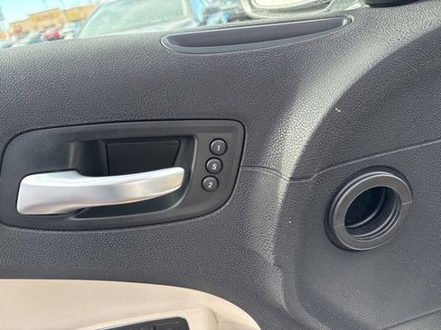 Used 2017 Chrysler 300 C image 16