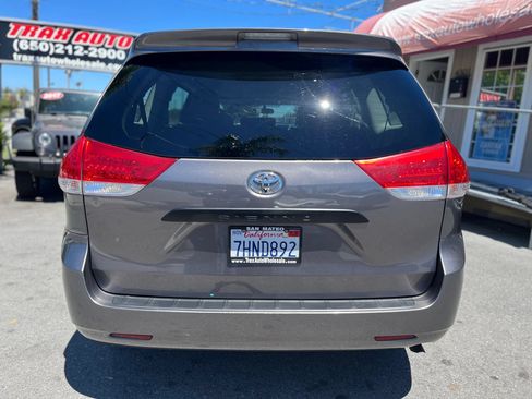 Used 2012 Toyota Sienna FWD image 5