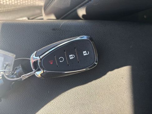 Used 2025 Chevrolet Trax LT image 22