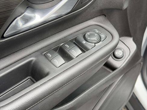 Used 2022 GMC Terrain SLE w/ Driver Convenience Package image 17