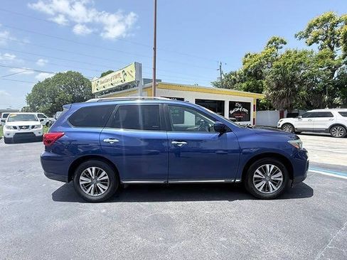 Used 2020 Nissan Pathfinder SL FWD image 8