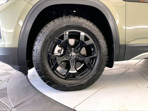 Used 2024 Volkswagen Atlas Peak Edition SEL image 9