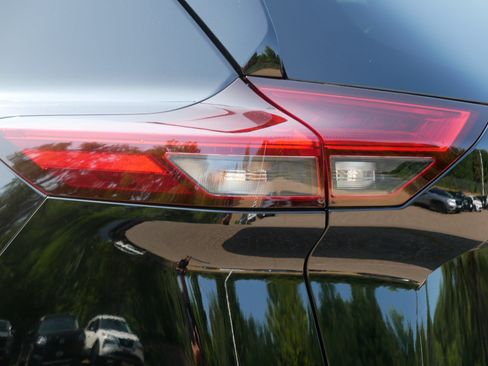 Certified 2023 Nissan Rogue SV w/ SV Premium B Package AWD/4WD image 17