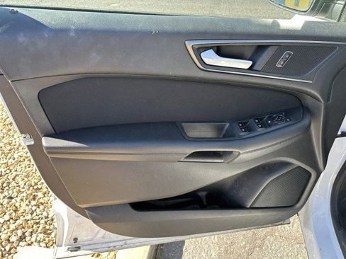 Used 2017 Ford Edge SE FWD image 10