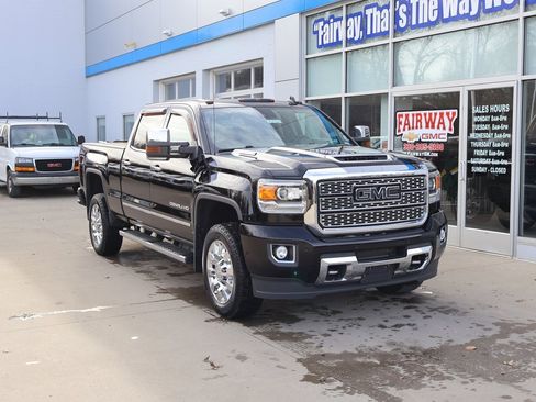 Used 2018 GMC Sierra 2500 Denali w/ Duramax Plus Package image 2