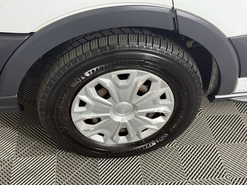 Used 2015 Ford Transit 150 XLT image 9