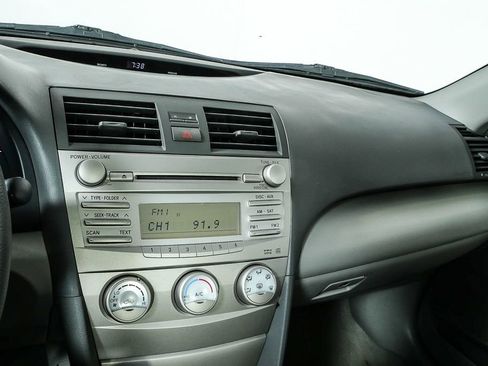 Used 2011 Toyota Camry LE image 16