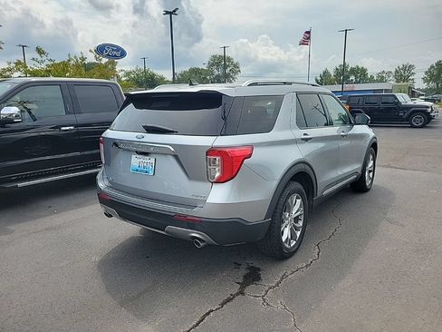 Used 2022 Ford Explorer Limited w/ Equipment Group 301A AWD/4WD image 3
