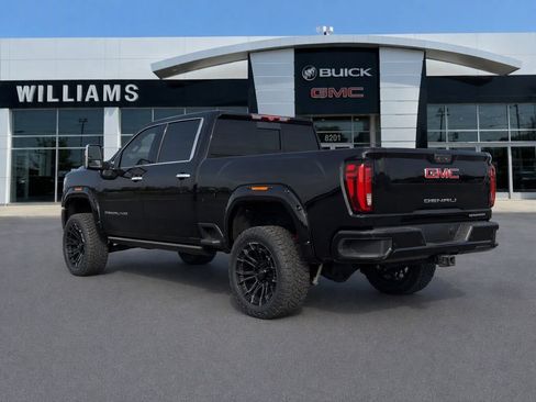 Certified 2022 GMC Sierra 2500 Denali w/ Denali Black Diamond Edition AWD/4WD image 5