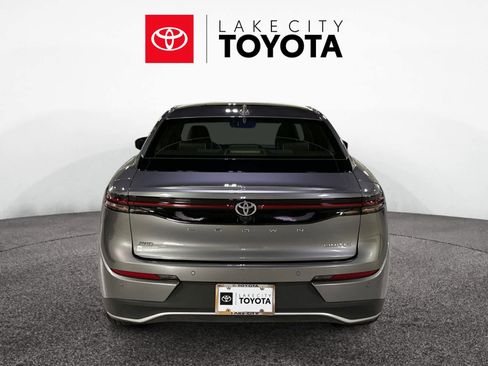 Used 2023 Toyota Crown Limited image 6
