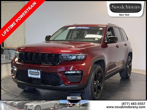 Used 2023 Jeep Grand Cherokee Limited w/ Black Appearance Package AWD/4WD image 4