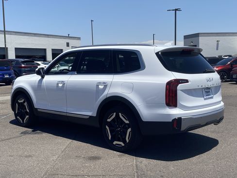 Used 2023 Kia Telluride S FWD image 4
