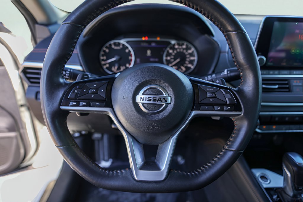 Used 2020 Nissan Altima 2.5 SR FWD image 13