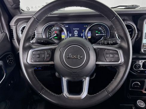 Used 2022 Jeep Wrangler Unlimited Sahara image 17