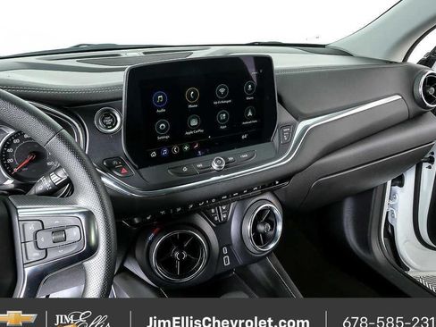 Certified 2025 Chevrolet Blazer LT FWD image 12