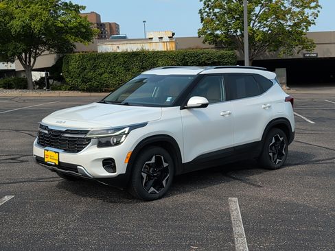 Used 2024 Kia Seltos EX AWD/4WD image 2