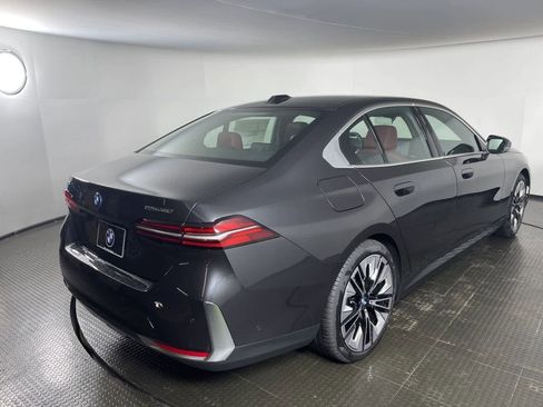 Certified 2024 BMW i5 eDrive40i w/ Premium Package image 4