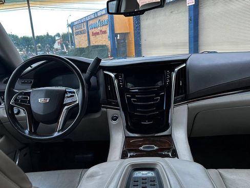 Used 2015 Cadillac Escalade Luxury AWD/4WD image 24