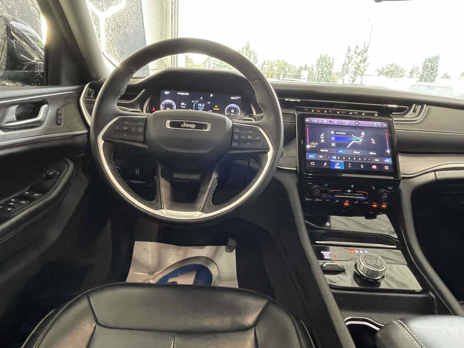 Used 2023 Jeep Grand Cherokee Limited AWD/4WD image 13