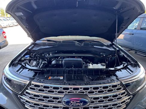 Used 2024 Ford Explorer Limited w/ Equipment Group 301A AWD/4WD image 17