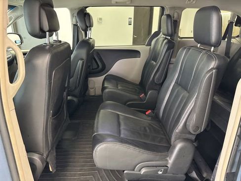 Used 2013 Chrysler Town & Country Touring image 20
