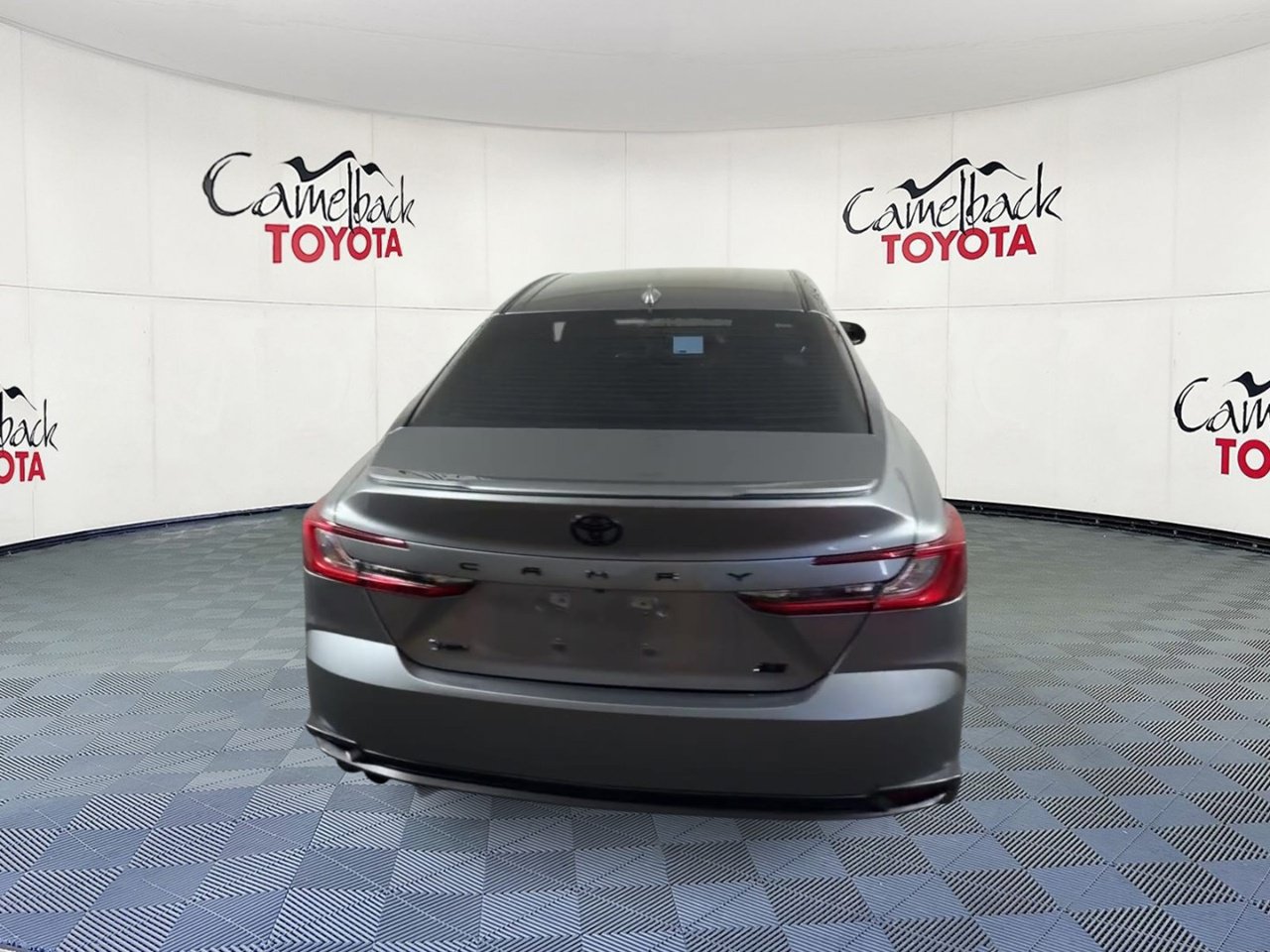 Used 2025 Toyota Camry SE FWD image 3