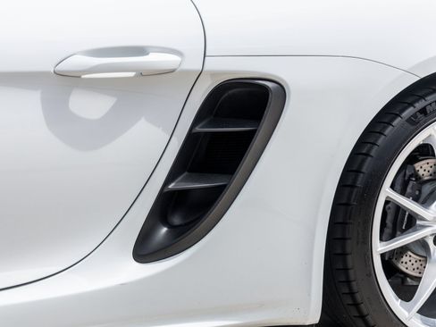Certified 2024 Porsche 718 Cayman RWD image 17