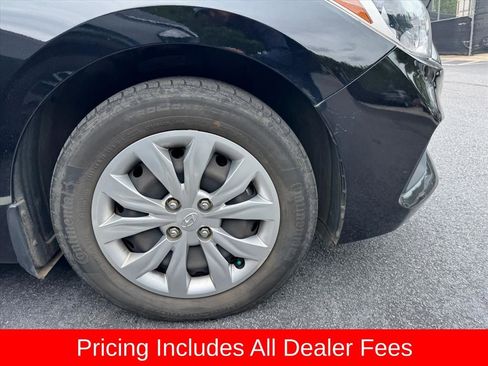 Used 2019 Hyundai Accent SE FWD image 2