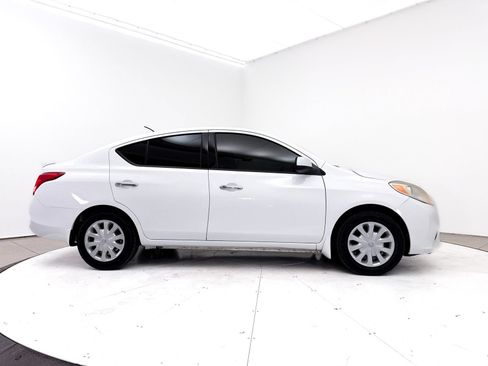 Used 2014 Nissan Versa SV FWD image 29