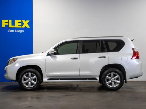 Used 2011 Lexus GX 460 image 2