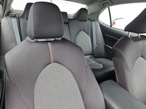 Used 2019 Toyota Camry LE FWD image 9