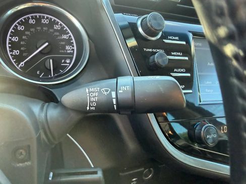 Used 2019 Toyota Camry SE w/ Carpet Mat Package FWD image 21