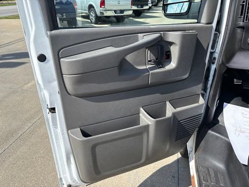 Used 2014 Chevrolet Express 1500 RWD image 21