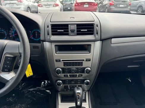 Used 2012 Ford Fusion SE FWD image 2
