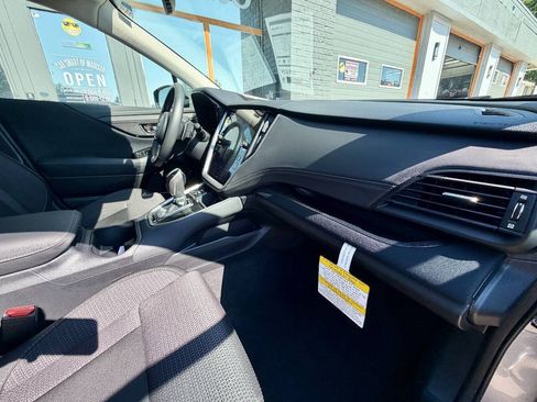 Used 2025 Subaru Outback Premium AWD/4WD image 32