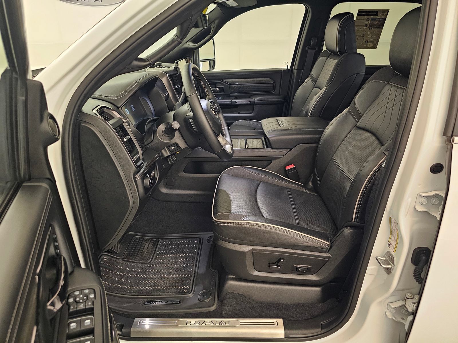 Used 2025 RAM 3500 Limited AWD/4WD image 4